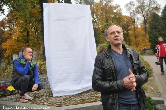 У Львові встановили пам’ятник Кузі з «Гадюкіних». ФОТО