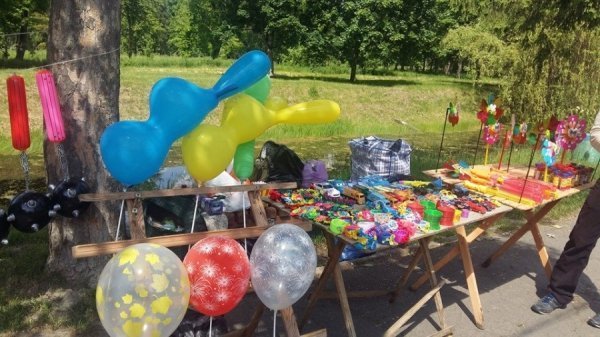 У центрі Луцька муніципали виявили чотири незаконні торгові точки. ФОТО