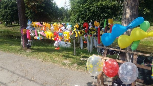 У центрі Луцька муніципали виявили чотири незаконні торгові точки. ФОТО