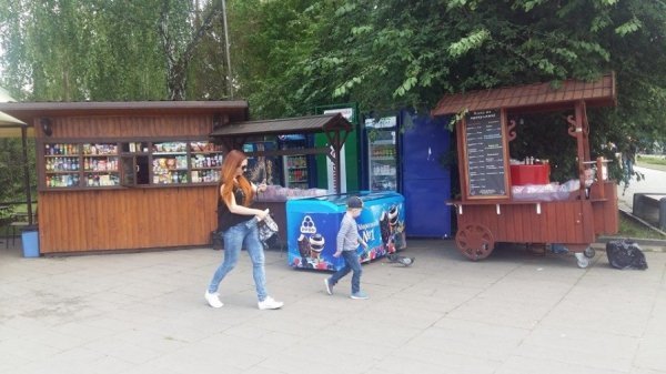 У центрі Луцька муніципали виявили чотири незаконні торгові точки. ФОТО