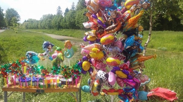 У центрі Луцька муніципали виявили чотири незаконні торгові точки. ФОТО