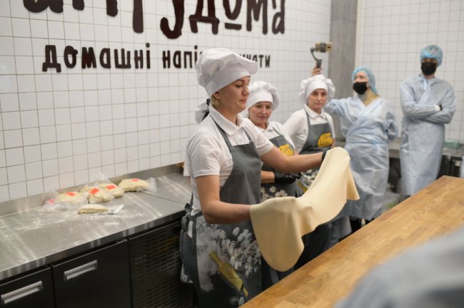 Відомий ресторатор Роман Хорзов відкрив у Луцьку мережу напівфабрикатів*