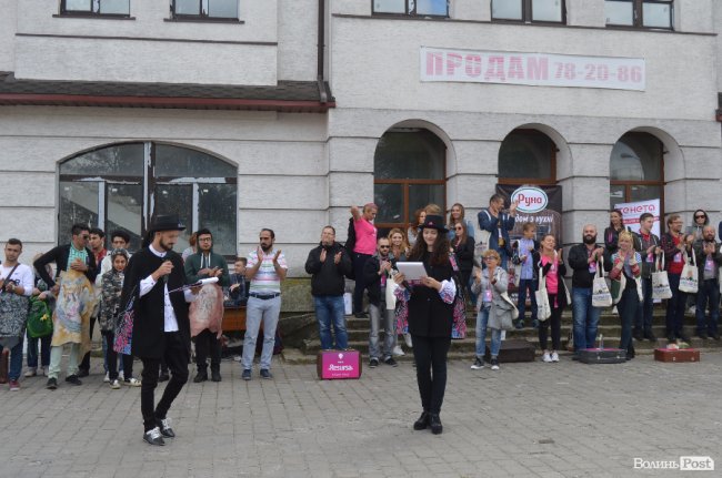 З хлібом, горілкою та кров’ю: у Луцьку відкрили фестиваль театрів. ФОТО