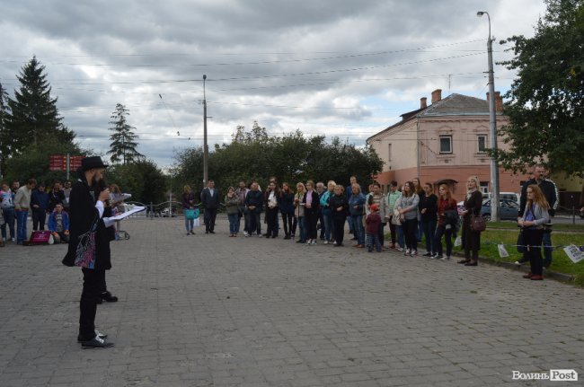 З хлібом, горілкою та кров’ю: у Луцьку відкрили фестиваль театрів. ФОТО