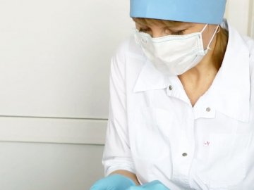 У Луцьку медсестер дитячої поліклініки з квітня працевлаштують в школах