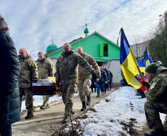 На Волині попрощались із 23-річним Героєм Артуром Мельничуком
