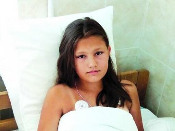 Лучан закликають допомогти купити квартиру для сім'ї, яка продала житло задля порятунку доньки