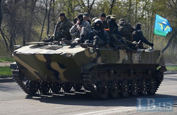 У Краматорськ увійшла колона бронетехніки з російськими прапорами. ФОТО. ВІДЕО