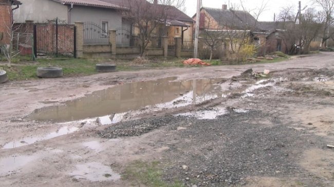 «Водії лишали машини і йшли пішки»: коли завершать ремонт дороги на вулиці Сірої Дивізії у Луцьку. ФОТО.ВІДЕО