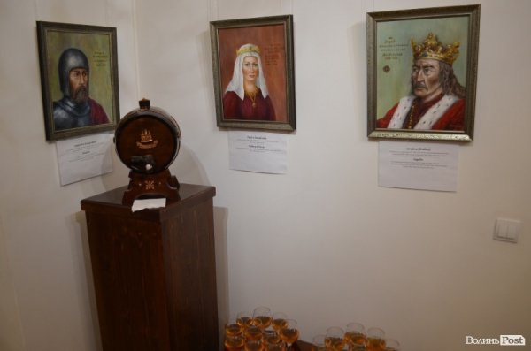 У Луцьку презентували унікальну виставку портретів литовських князів. ФОТО.