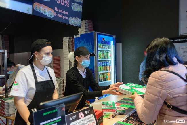 «Готуємо як для себе»: у Луцьку відкрили заклад відомої мережі «Pronto Pizza and Sushi Pro». ФОТО*