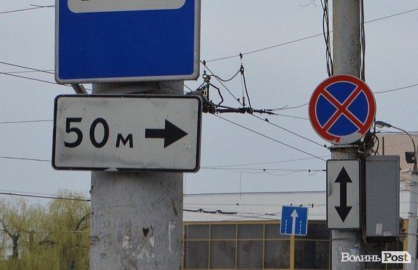 У Луцьку «Автомайдан» вчив водіїв паркуватися. ФОТО