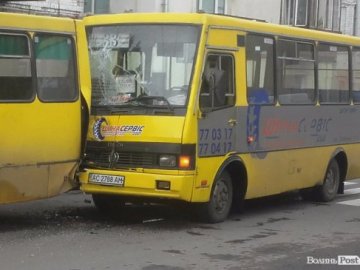 Аварія в Луцьку: зіткнулися дві маршрутки, є постраждалі