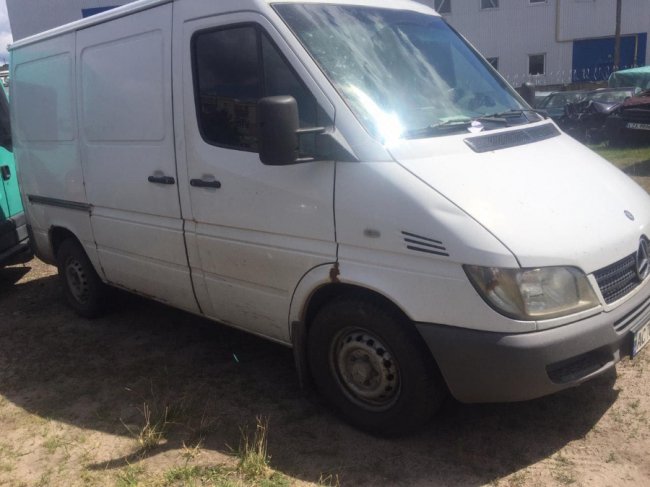 У Ковелі в бусі знайшли 60 ящиків контрафактного алкоголю