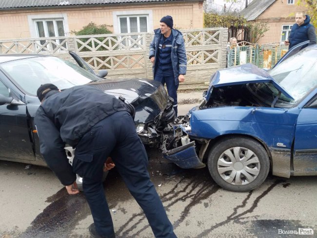 У Луцьку - аварія лоб в лоб з потерпілими. ФОТО