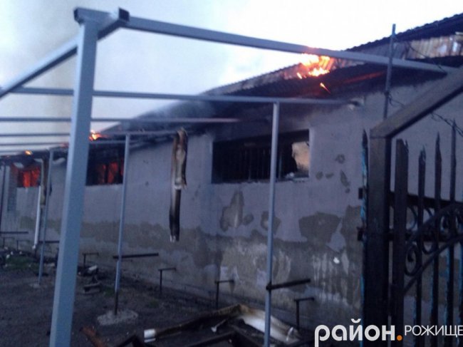 Повідомили про наслідки пожежі на ринку у Рожищі. ФОТО