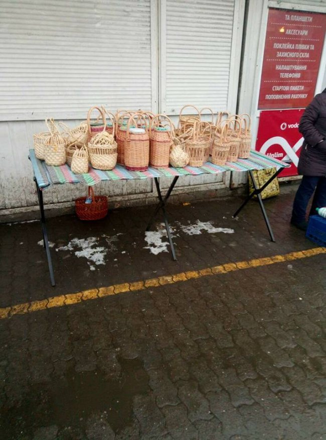 У Луцьку на Старому ринку зловили чоловіка, який торгував сурогатом