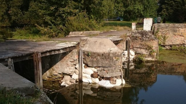 На Волині міст, яким діти ходять до школи, в аварійному стані. ФОТО