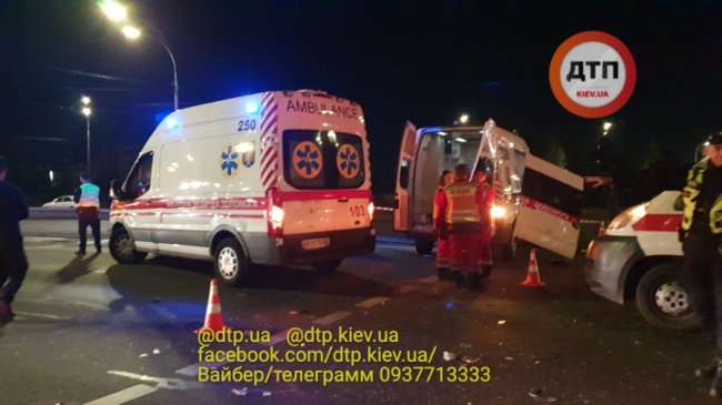 В лікарні – троє дітей: в Києві трапилась смертельна аварія за участю «швидкої». ФОТО