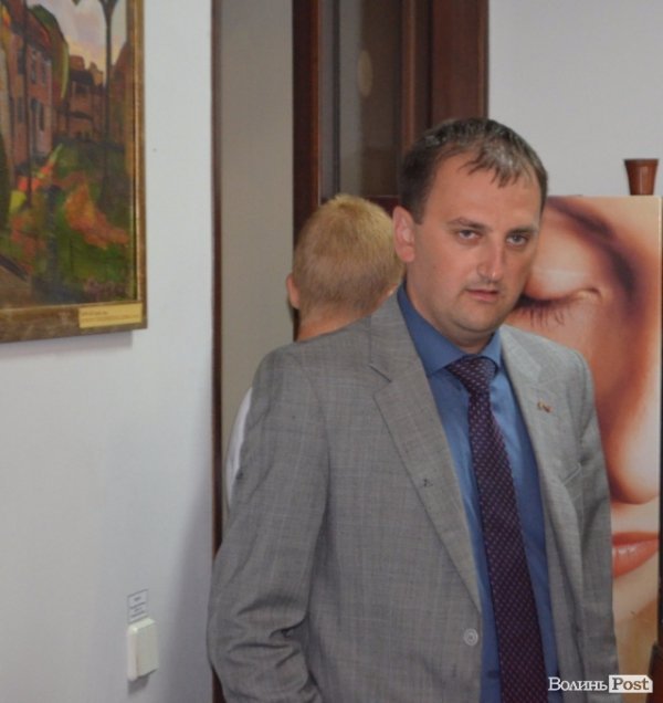 Лучанин помився в міській раді на очах у депутатів. ФОТО. ВІДЕО