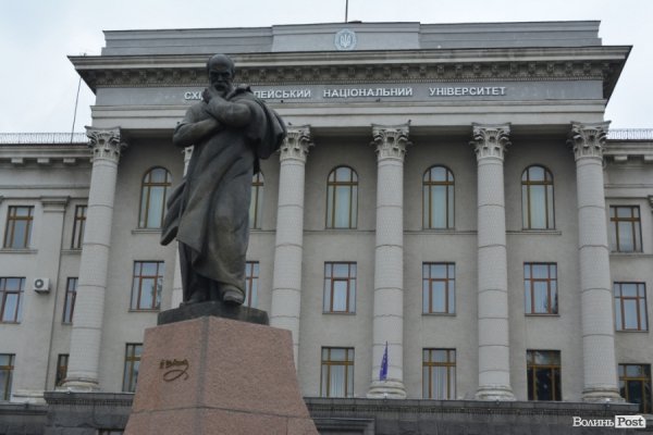 У Луцьку масово читали Шевченка. ФОТО