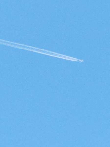 У небі над Волинню помітили найбільший у світі літак. ФОТО