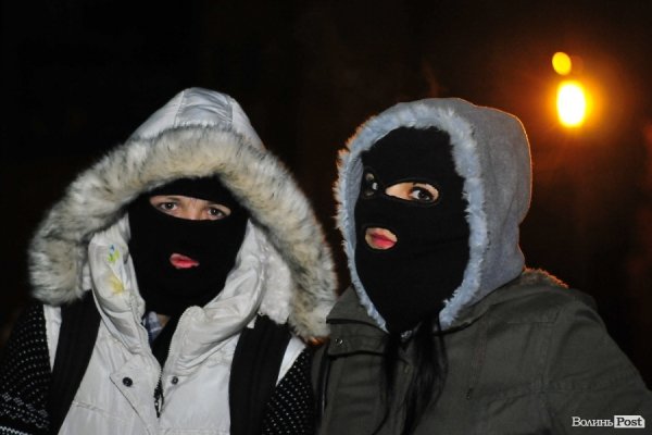 Як у Луцьку музиканти розважали люд на Євромайдані. ФОТО. ВІДЕО