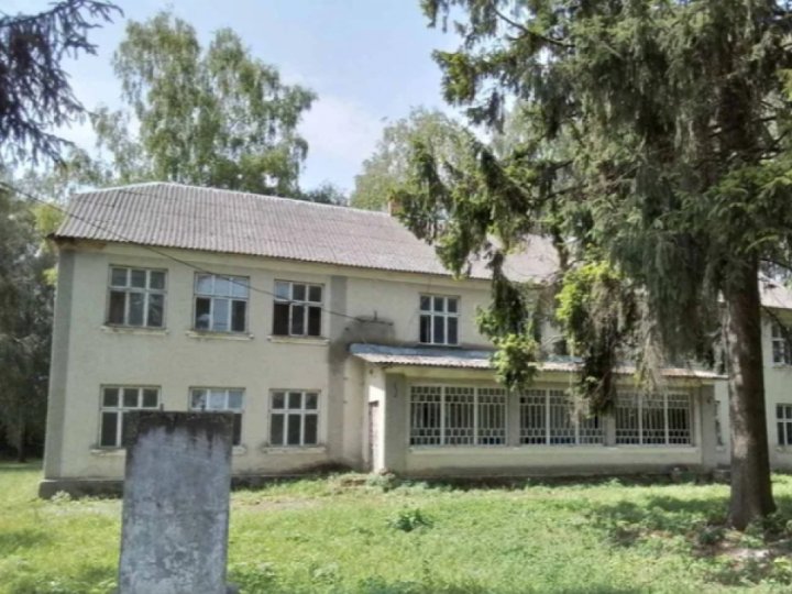 На Волині продають школу