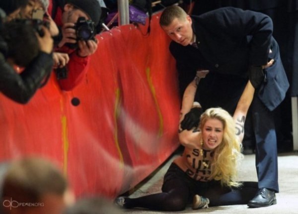 FEMEN роздягнулися на всесвітньо відомому кінофестивалі. ФОТО
