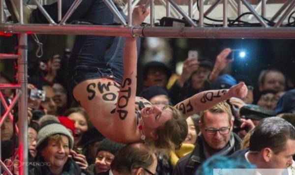 FEMEN роздягнулися на всесвітньо відомому кінофестивалі. ФОТО