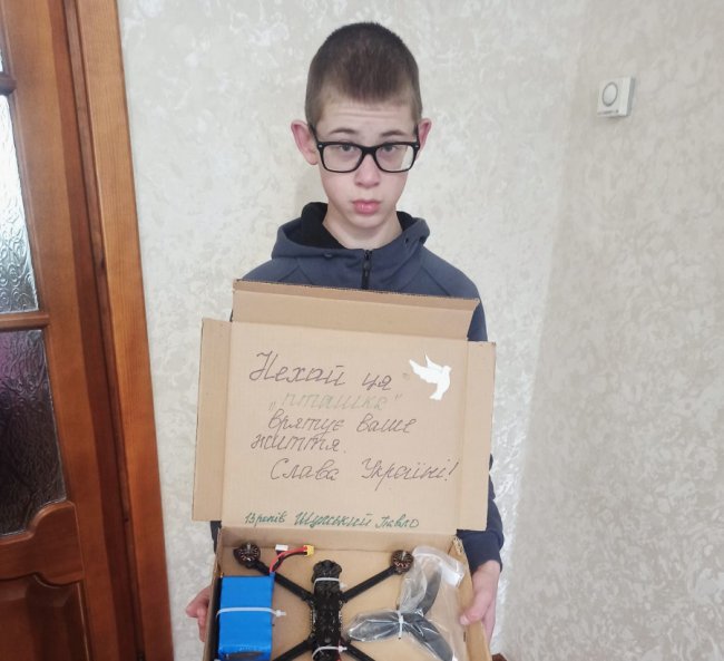 Хлопчик із Волині витратив всі свої заощадження на FPV-дрон для ЗСУ