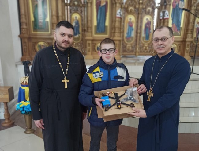 Хлопчик із Волині витратив всі свої заощадження на FPV-дрон для ЗСУ