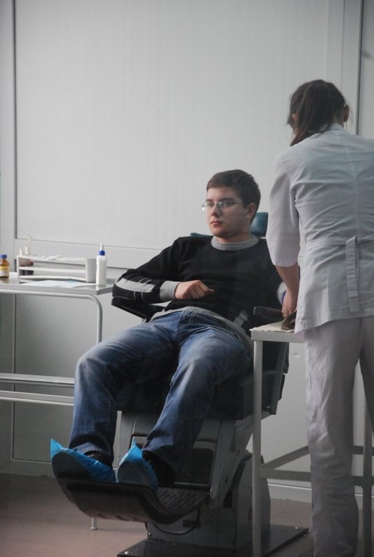 Луцькі семінаристи та священики здали кров майданівцям. ФОТО