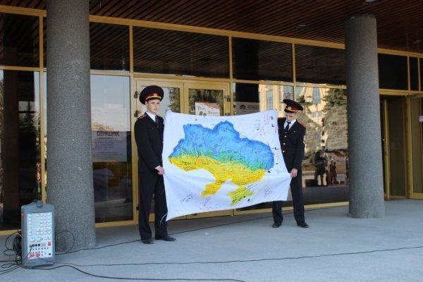 У Луцьку діти зі Сходу організували флешмоб. ФОТО