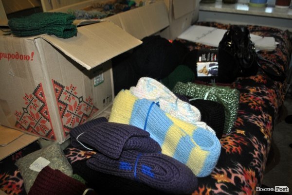 У Луцьку незряча бабуся зв'язала 318 рукавиць для бійців АТО