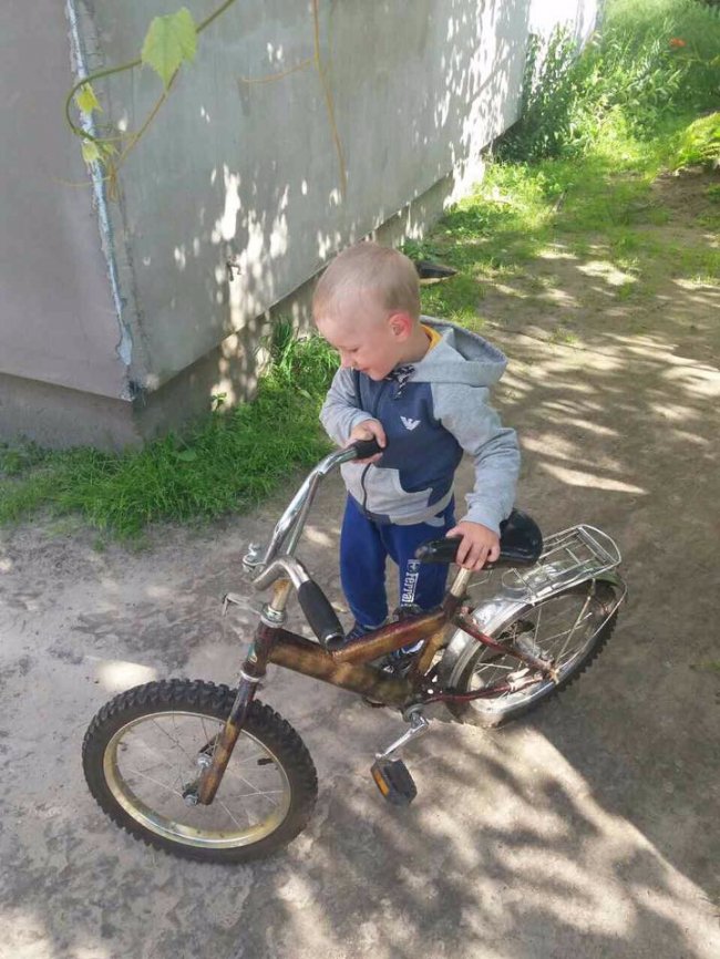 Дітям волинського Героя подарували велосипеди