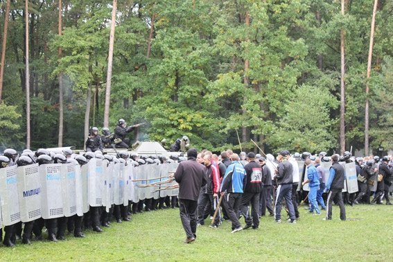 Як міліція Волині вчилася втихомирювати бунтарів. ФОТО
