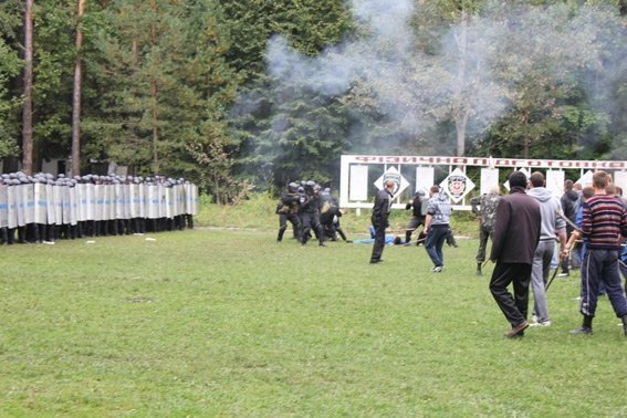Як міліція Волині вчилася втихомирювати бунтарів. ФОТО