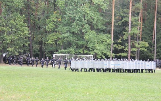 Як міліція Волині вчилася втихомирювати бунтарів. ФОТО
