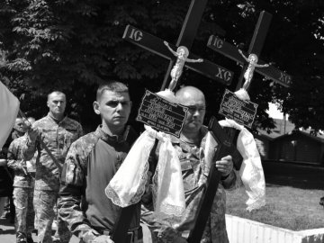 Луцьк попрощався з двома Героями. ФОТО