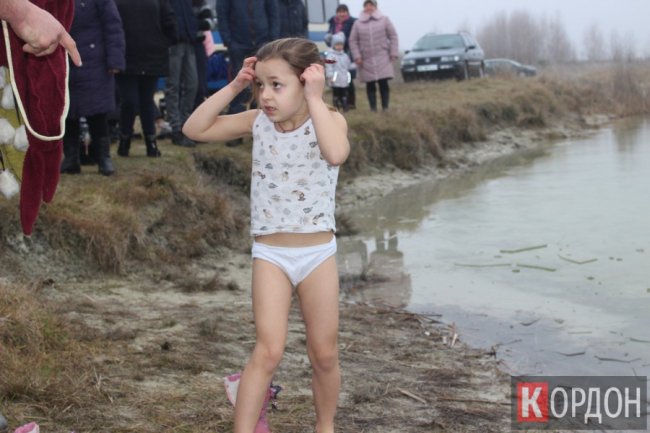 У селі Любомльського району вперше організували водохресні купання.  ФОТО
