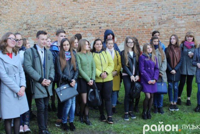 Як першокурсникам у Луцькому замку вручали студквитки 