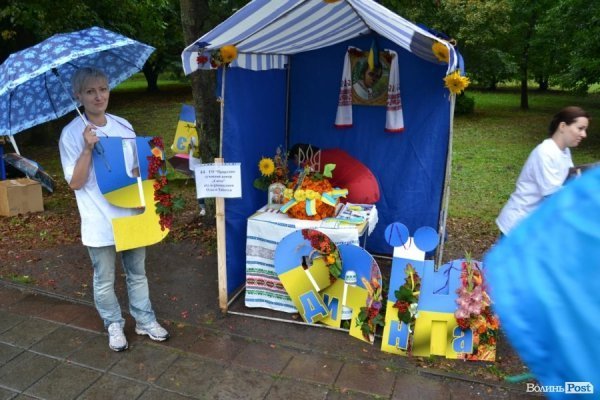 У Луцьку  - квіткова виставка до Дня Незалежності. ФОТО