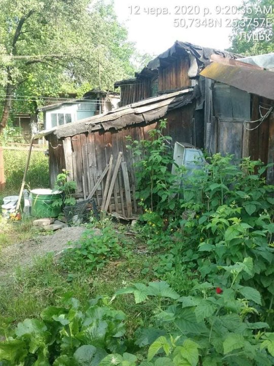 На луцькій вулиці хочуть знести занедбані сараї. ФОТО
