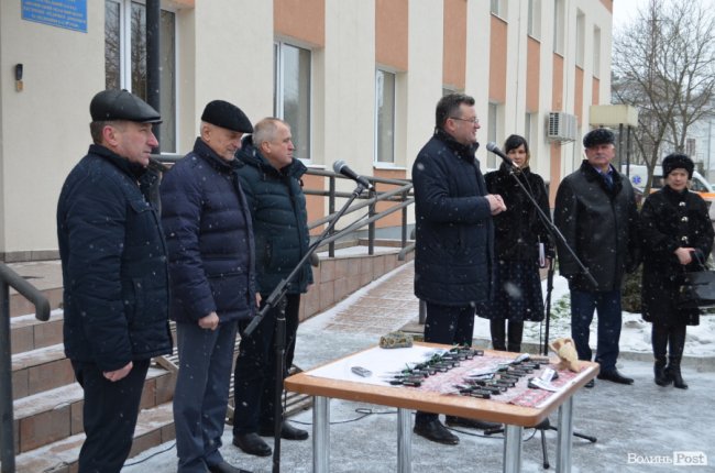 У Луцьку сімейним лікарям вручили ключі від новеньких автівок. ФОТО