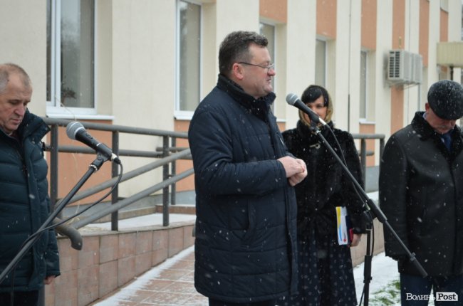 У Луцьку сімейним лікарям вручили ключі від новеньких автівок. ФОТО