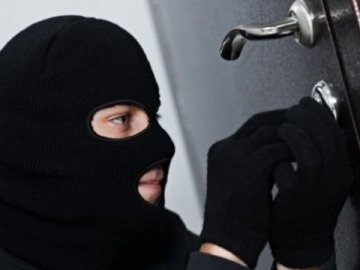 У Володимирі-Волинському чоловік обікрав власну матір