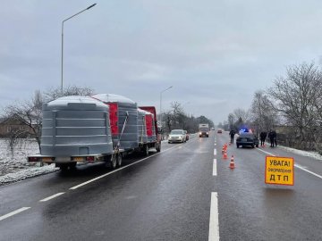 Шестирічна дівчинка, яку у Торчині збив легковик, досі не опритомніла