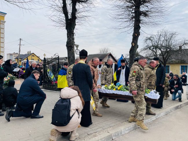 У Нововолинську попрощалися із Захисником Андрієм Боратинцем