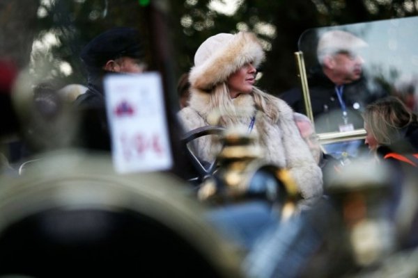 Автопробіг у Лондоні: вулицями міста проїхалося півтисячі раритетних авто. ФОТО. ВІДЕО